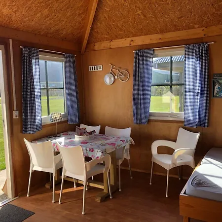 Boerencamping Duinzoomhoeve - Hooiberghut Eba Feriegård