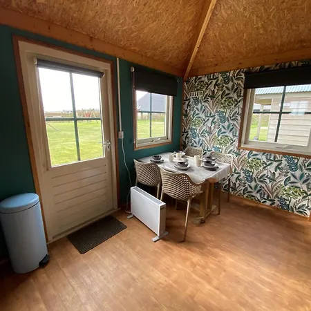 Boerencamping Duinzoomhoeve - Hooiberghut Eba Feriegård *